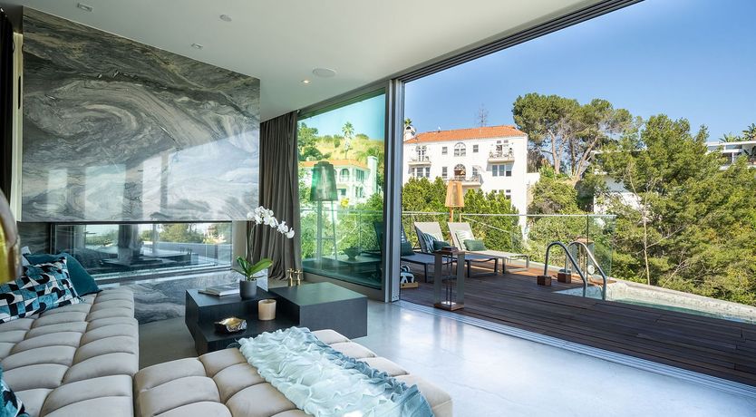 Photo of Golden Glamour