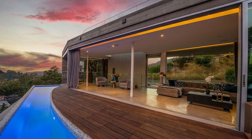 Photo of Golden Glamour