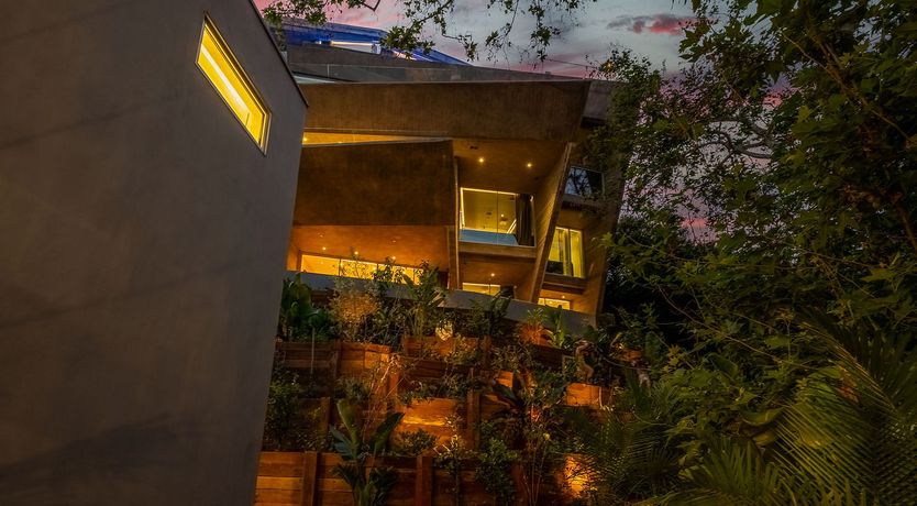 Photo of Golden Glamour