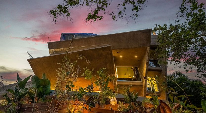 Photo of Golden Glamour