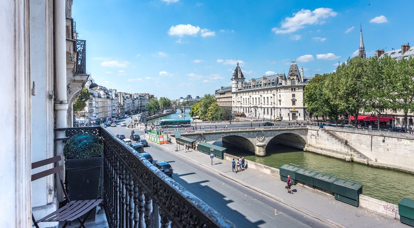 Photo of Notre Dame's Balcony