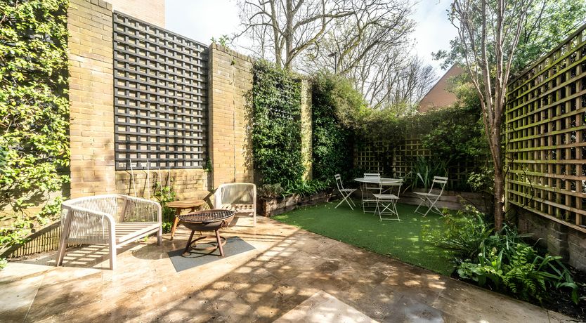 Photo of The Hummingbirds