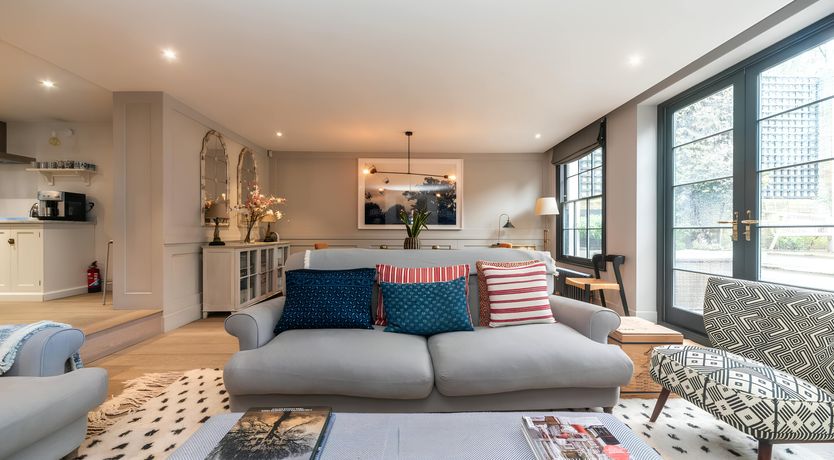 Photo of The Hummingbirds