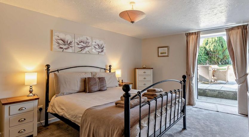 Photo of 2 Bed in Pyworthy