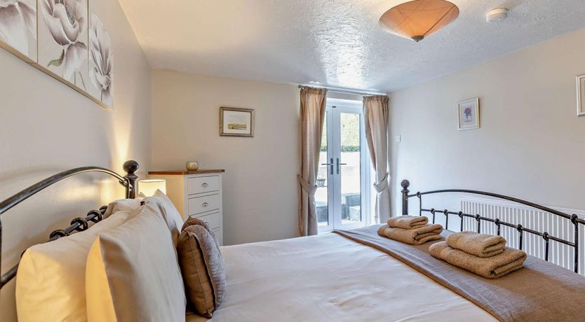 Photo of 2 Bed in Pyworthy