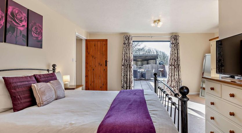 Photo of 3 Bed in Pyworthy