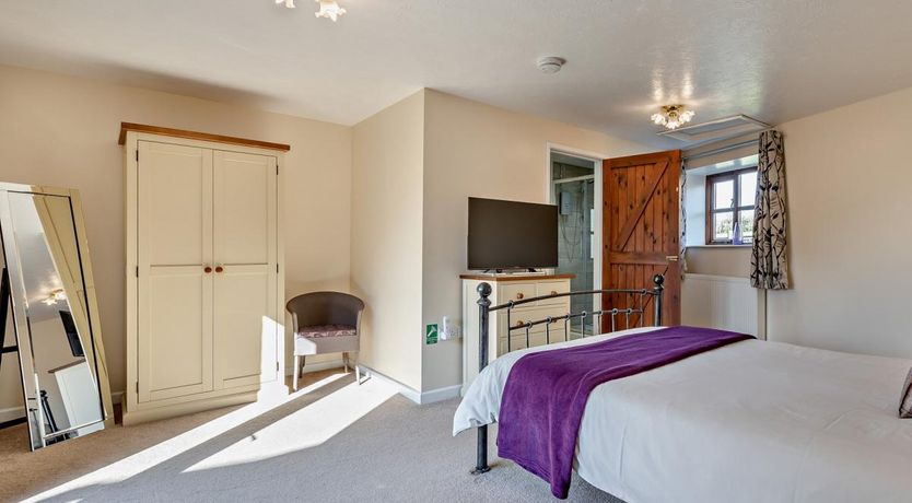 Photo of 3 Bed in Pyworthy