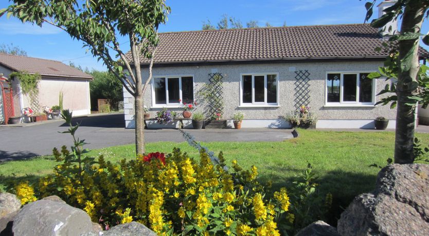 Photo of Cottages in Barna, Hot tub