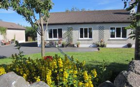 Photo of Cottages in Barna, Hot tub