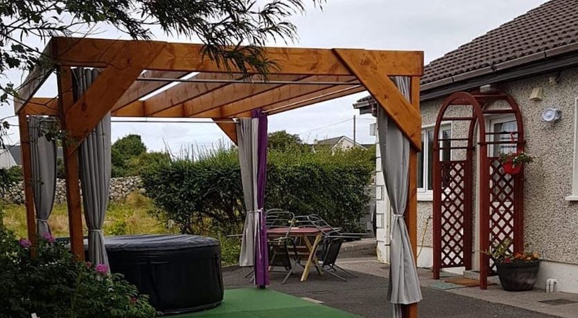 Photo of Cottages in Barna, Hot tub