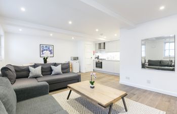 Fitzrovia Flair Holiday Home