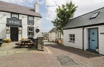 Llofft Penwaig (The Herring Loft) Holiday Home