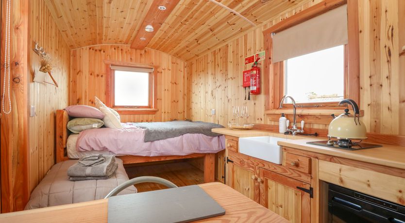 Photo of Hafan Gelli Sheperds Hut - Enlli