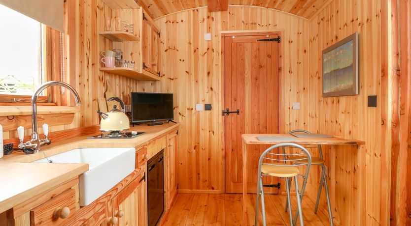 Photo of Hafan Gelli Sheperds Hut - Enlli