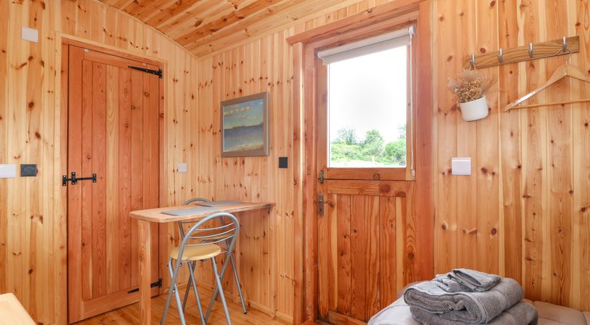 Photo of Hafan Gelli Sheperds Hut - Enlli