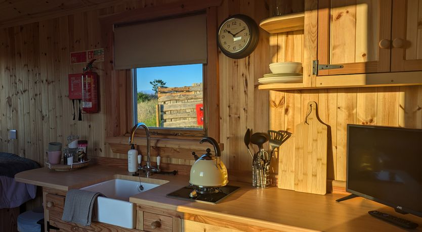 Photo of Hafan Gelli Sheperds Hut - Enlli