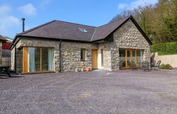 Yr Hen Dairy Holiday Home