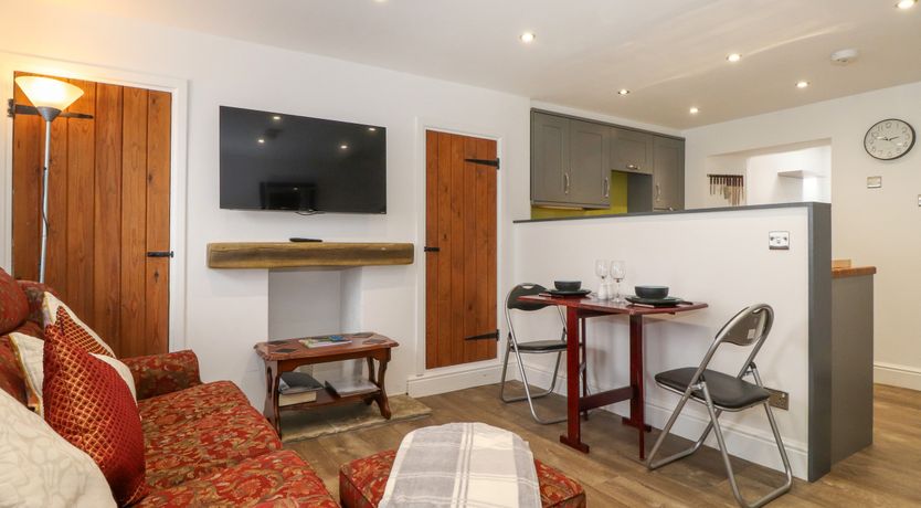 Photo of 11 Longpool