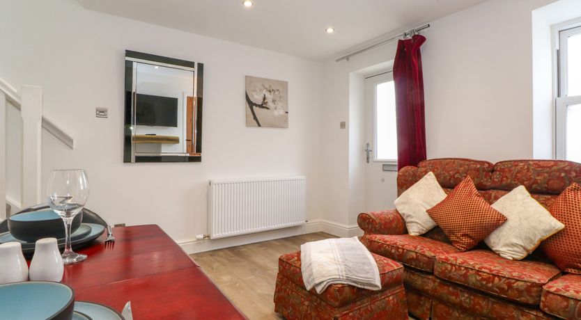 Photo of 11 Longpool