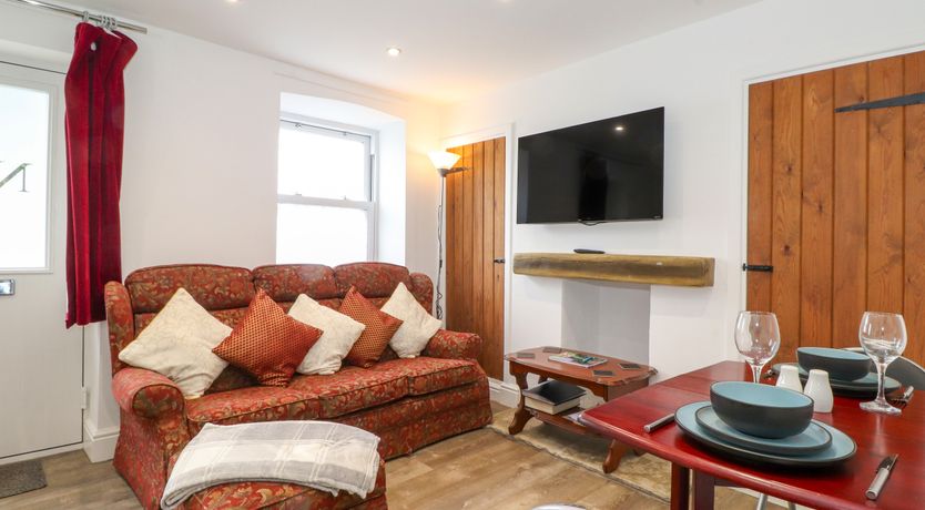 Photo of 11 Longpool