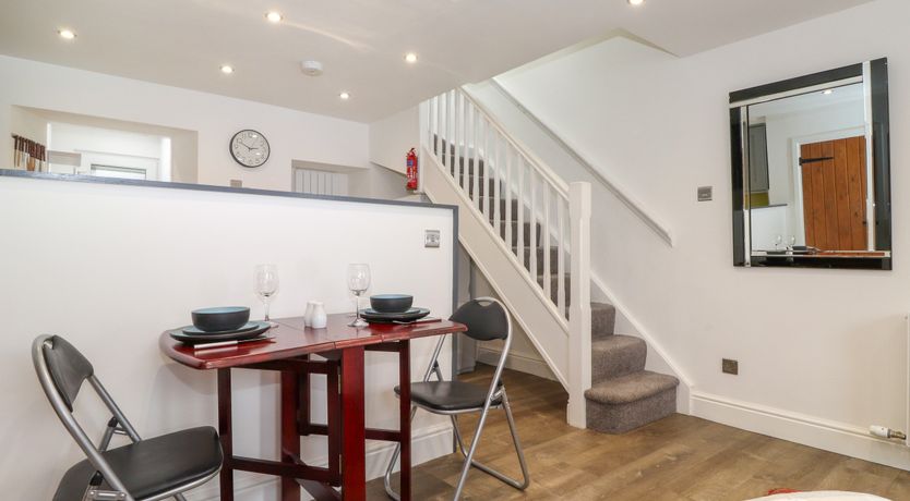 Photo of 11 Longpool