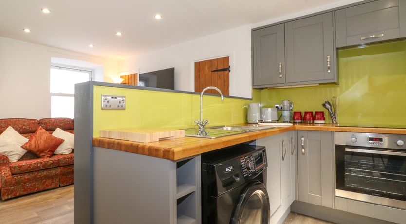 Photo of 11 Longpool