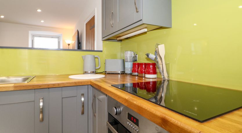 Photo of 11 Longpool