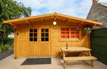 Log Cabin - Amber Glow Holiday Home