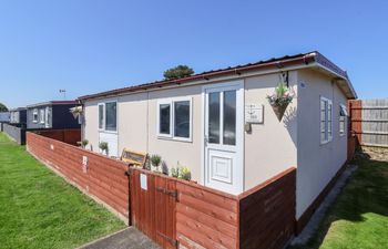 Sunny South Shore Holiday Home