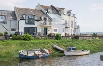 Lazey Cottage Holiday Home