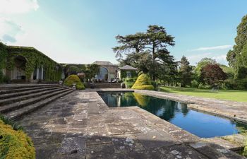 The Colonnade Holiday Home