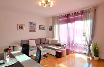 Pinezic (ROJ117) Holiday Home