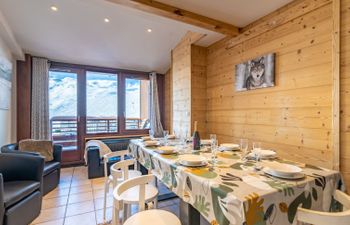 Le Curling B (Val Claret) Apartment 42 Holiday Home