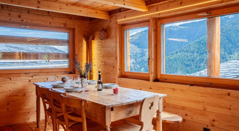 Photo of Mayen du Bleusy