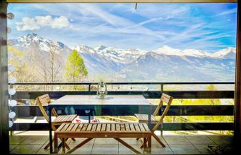 Swiss Alps view Aiglon H2 Apartment 3 Holiday Home