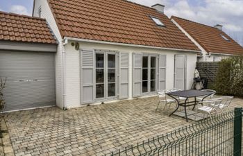 Vissershuis 2 with parking Holiday Home