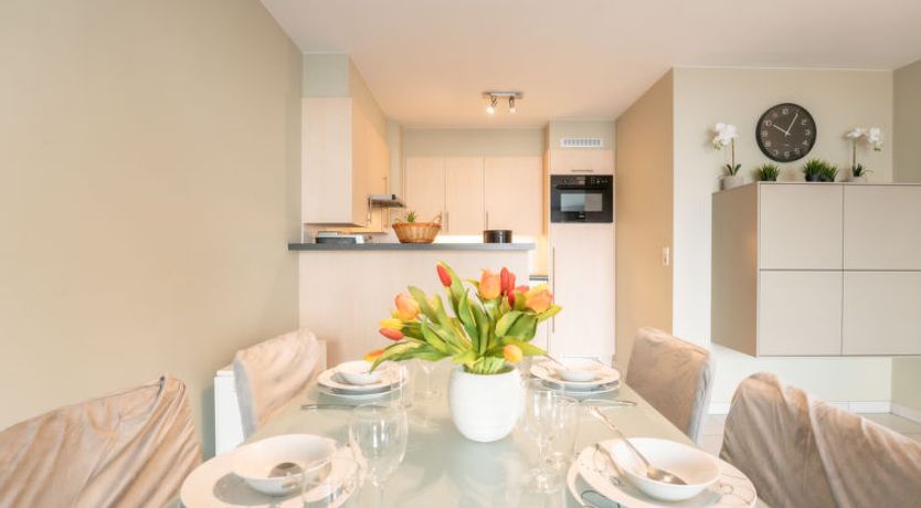 Photo of Flipper nearby the beach