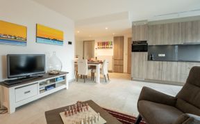 Photo of Cosy - bright top floor appartment