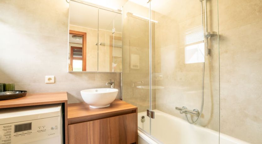 Photo of Edelweiss with parking