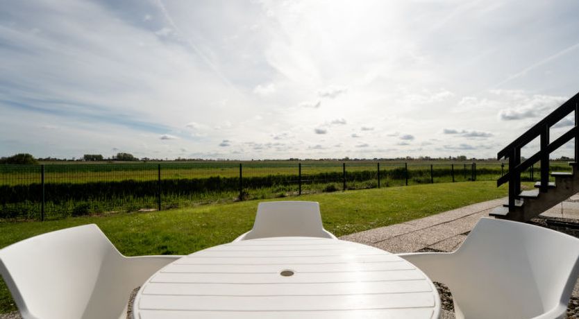 Photo of Laya with parking and shared pool Apartment 9