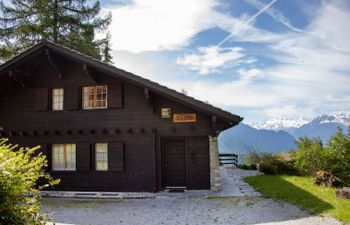 Chalet L'Escapade Holiday Home