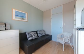 Sea Breeze Apartment 6 Holiday Home