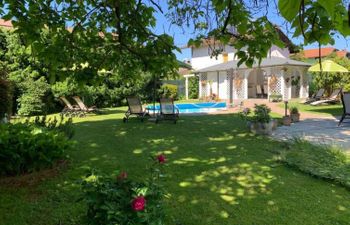 Vila Lesce Holiday Home