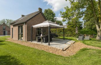 Forest Cottage Ewijk incl. hot tub Holiday Home