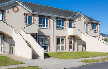 Kilkee Bay Apartment 2 Holiday Home