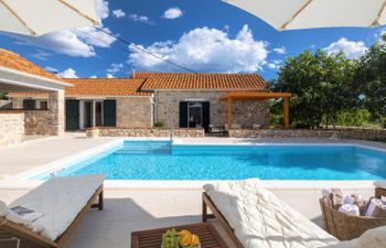 Villa di Perla Holiday Home