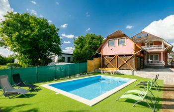 Zsuzsi Holiday Home