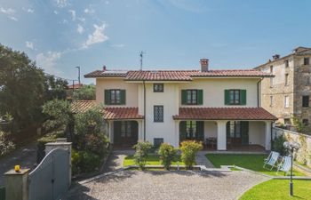 Villa Giuliana Holiday Home