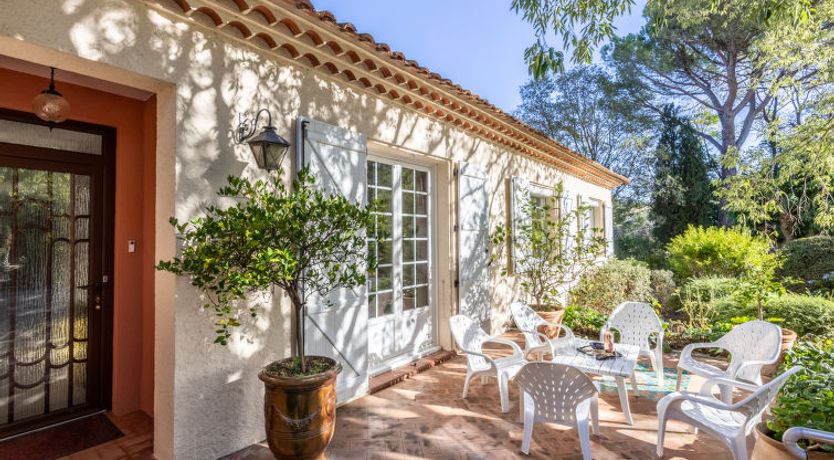 Photo of Le Clos Saint Emilie (Tennis & piscine)