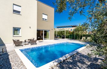 Roko Holiday Home